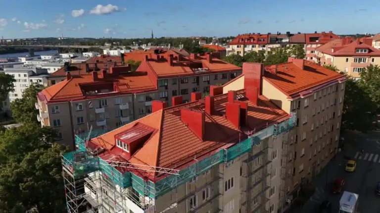 Takrenovering på Lilla Essingen – färdigt yttertak på BRF Disponenten.