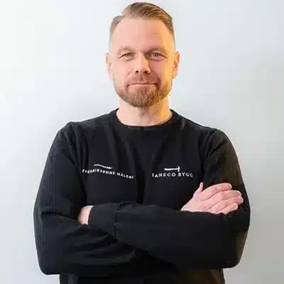 Porträtt av Jonas Fredriksson Verksamhetschef Måleri på Saneco Bygg AB på Lidingö i Stockholm.